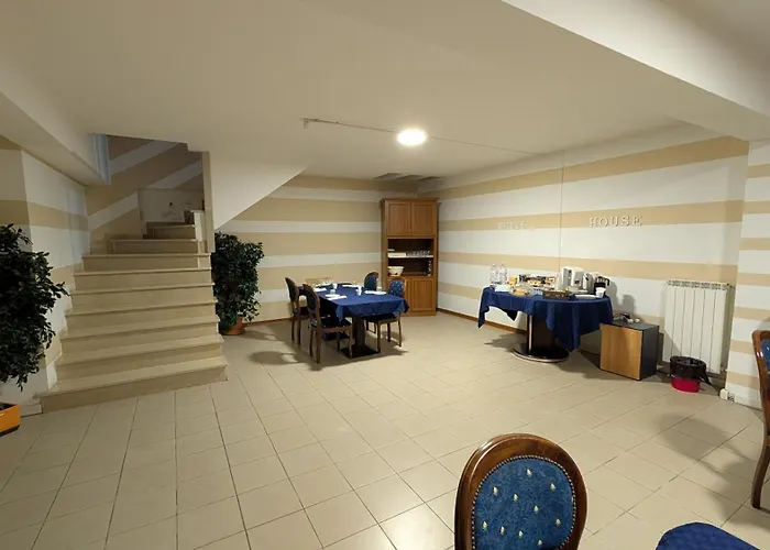 Hotel 3 stelle: White House B&B